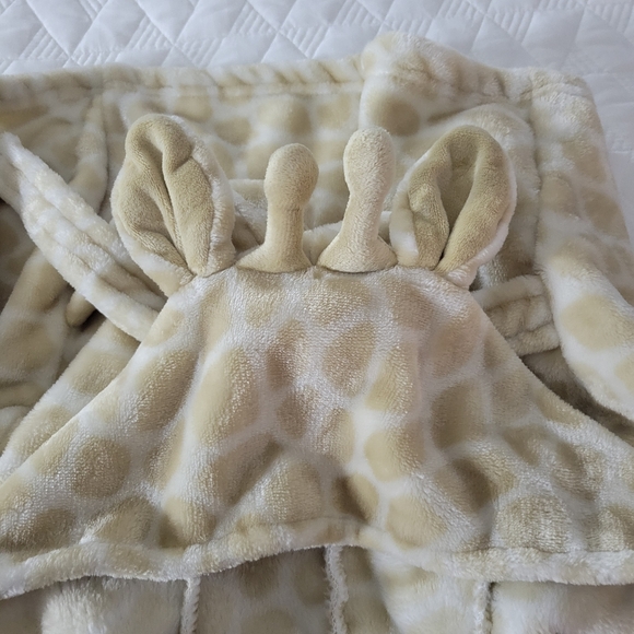 Giraffe Baby Robe - Picture 5 of 6